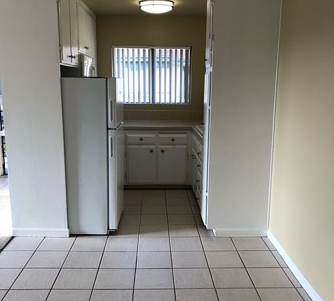 5th image of 4450 Boundary St APT 12