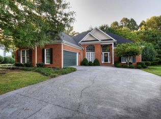 12 Hunters Ridge Rd, Johnson City, TN 37604