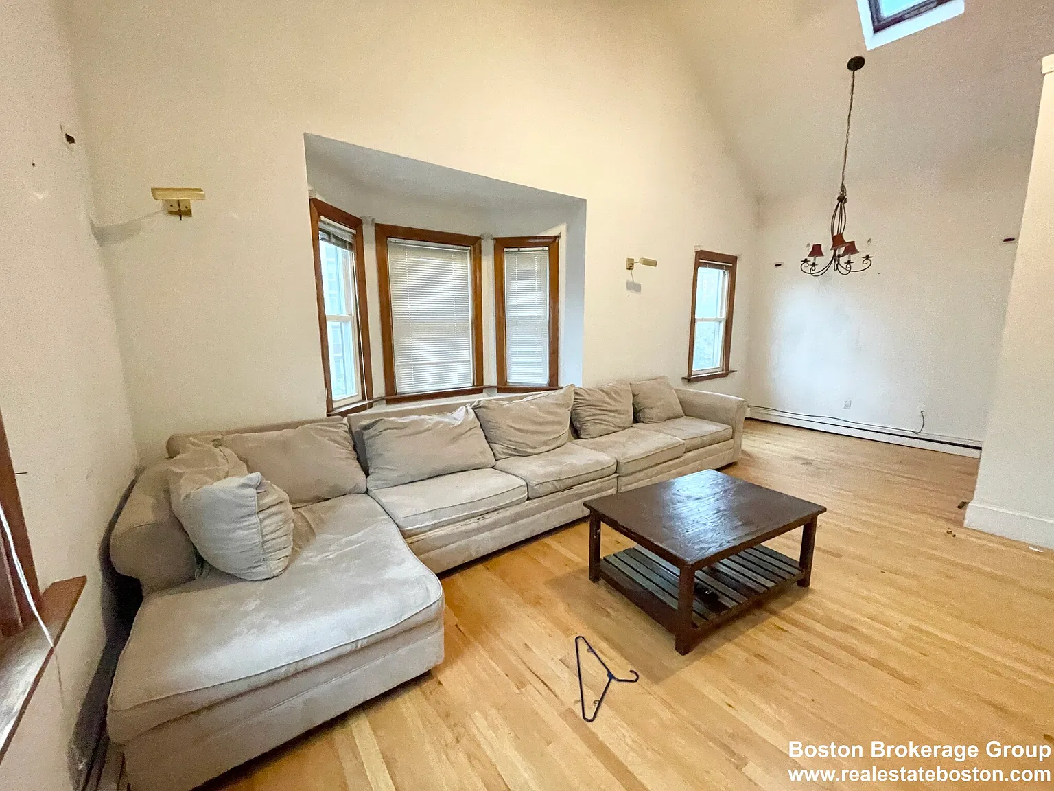 2 bed, 1.0 bath, $3,900 — Photo 2