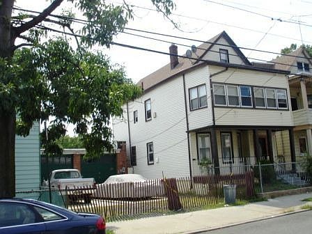 2nd image of 215 Randolph St