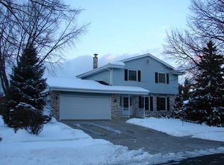 2080 E Hickory Dr, Oak Creek, WI 53154