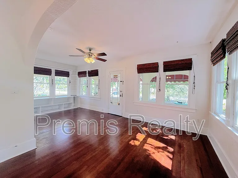 1103 Charles St — Photo 6