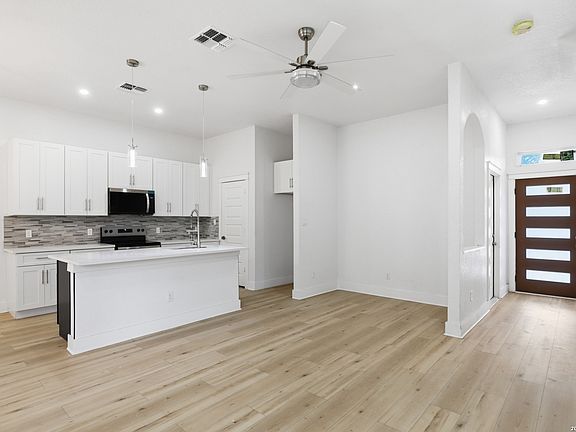4th image of 1611 S Gevers St #104