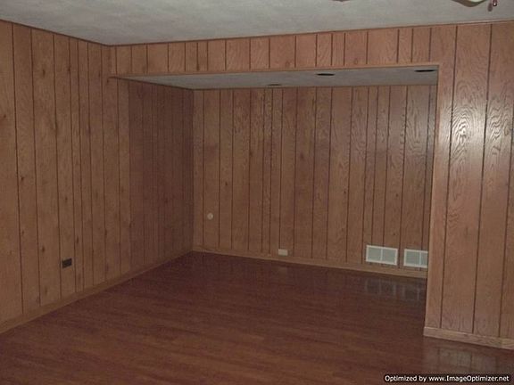 4th image of 15123 Heather Ct