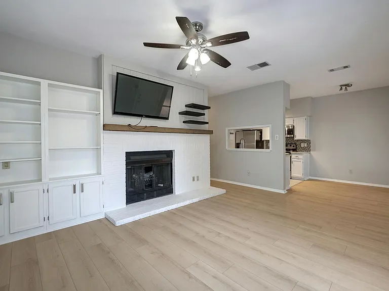 908 Poplar St #103 — Photo 7