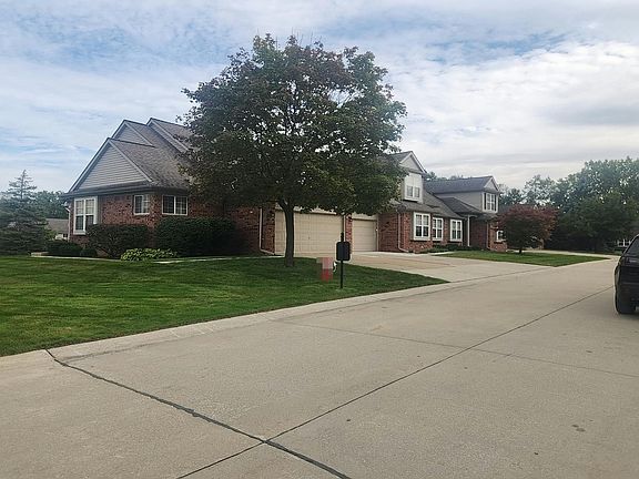2nd image of 5521 Victory Cir