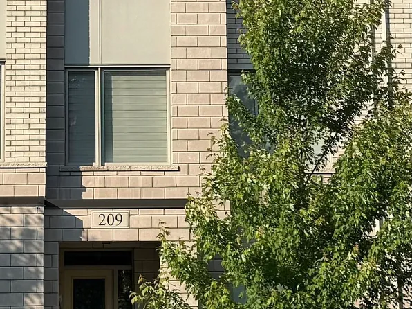 209 The Donway E, Toronto, ON M3B 0B4