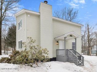 1013 Rob Roy Dr, Tobyhanna, PA 18466