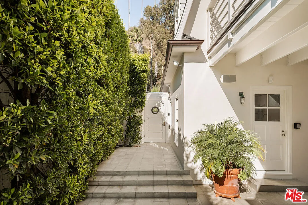6 bed, 5.0 bath, 3414 sqft, $45,000 — Photo 4