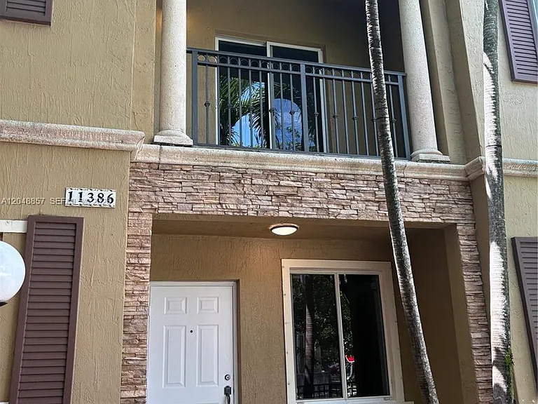 11386 SW 230th Ter #11386 — Photo 2