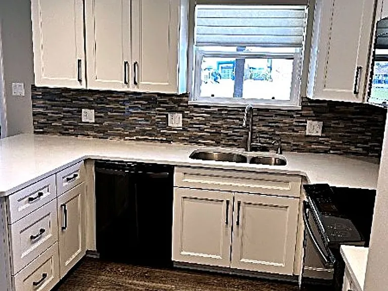 1102 E Sleepy Hollow Ln — Photo 24