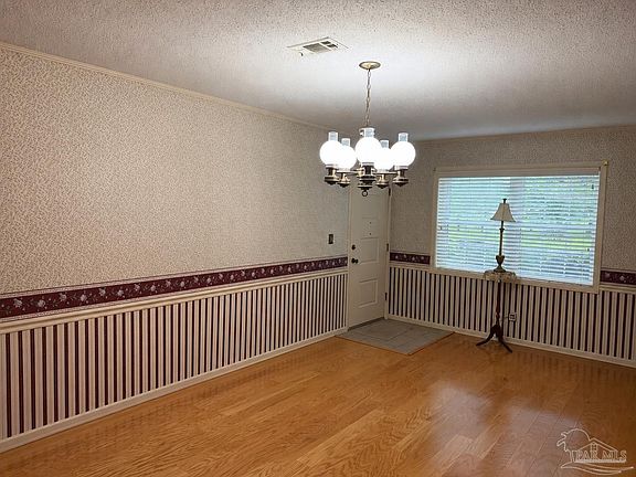 3rd image of 154 Perry Ln
