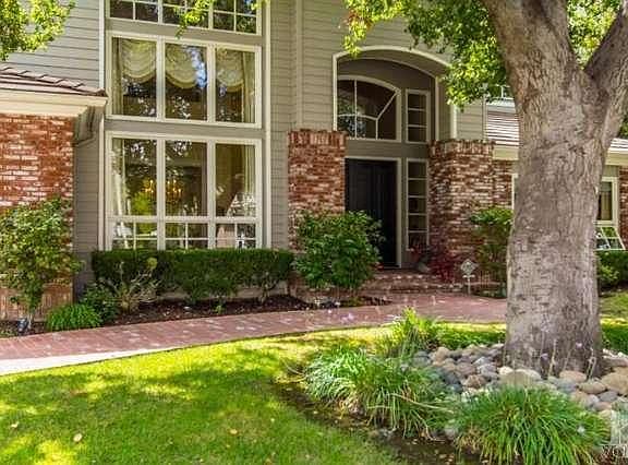 2nd image of 31870 Saddletree Dr