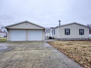 650 Scoville St, Beckemeyer, IL 62219