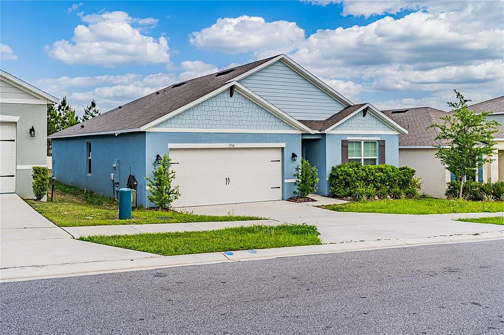4 bed, 2.0 bath, 1867 sqft, $2,250 — Photo 1