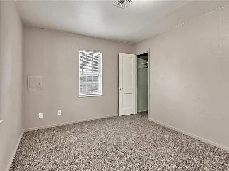 1536 SW 52nd St — Photo 14