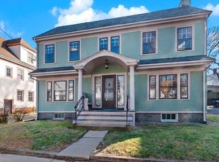 9 Roslyn St, Salem, MA 01970