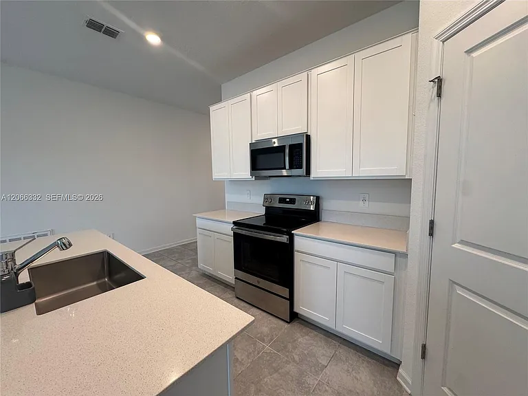 640 Daring Dr — Photo 17