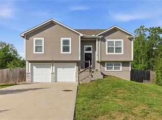 404 Timbercreek Dr, Belton, MO 64012