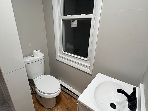 3rd image of 609 W Race St