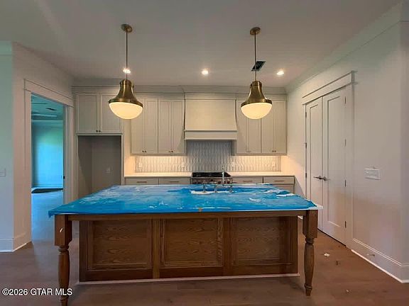 4th image of 63 Huxley Dr