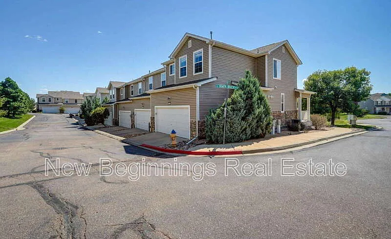 2 bed, 2.5 bath, 1625 sqft, $2,095 — Photo 2