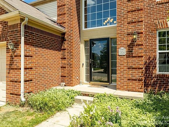4th image of 7674 Henley Dr