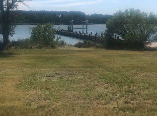 671 Morse Point Rd, Port Haywood, VA 23138