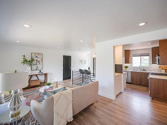 5th image of 2760 E Pamela Dr