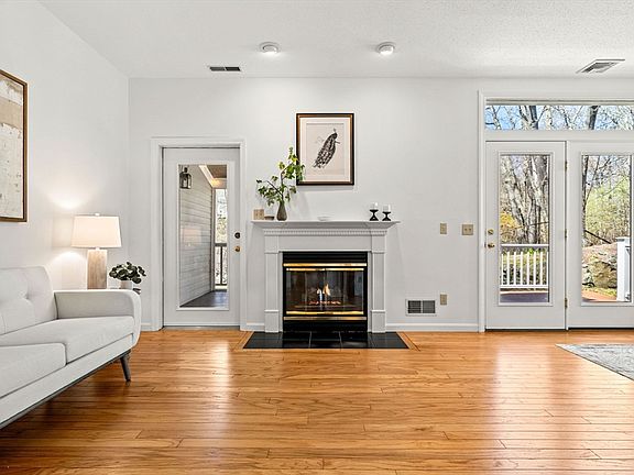 4th image of 25 Pond Ln Unit 25