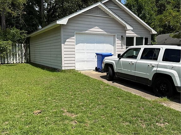 4th image of 1132 Hoke Loop Rd