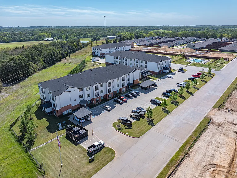 Burnett Trail Apartments — Photo 19