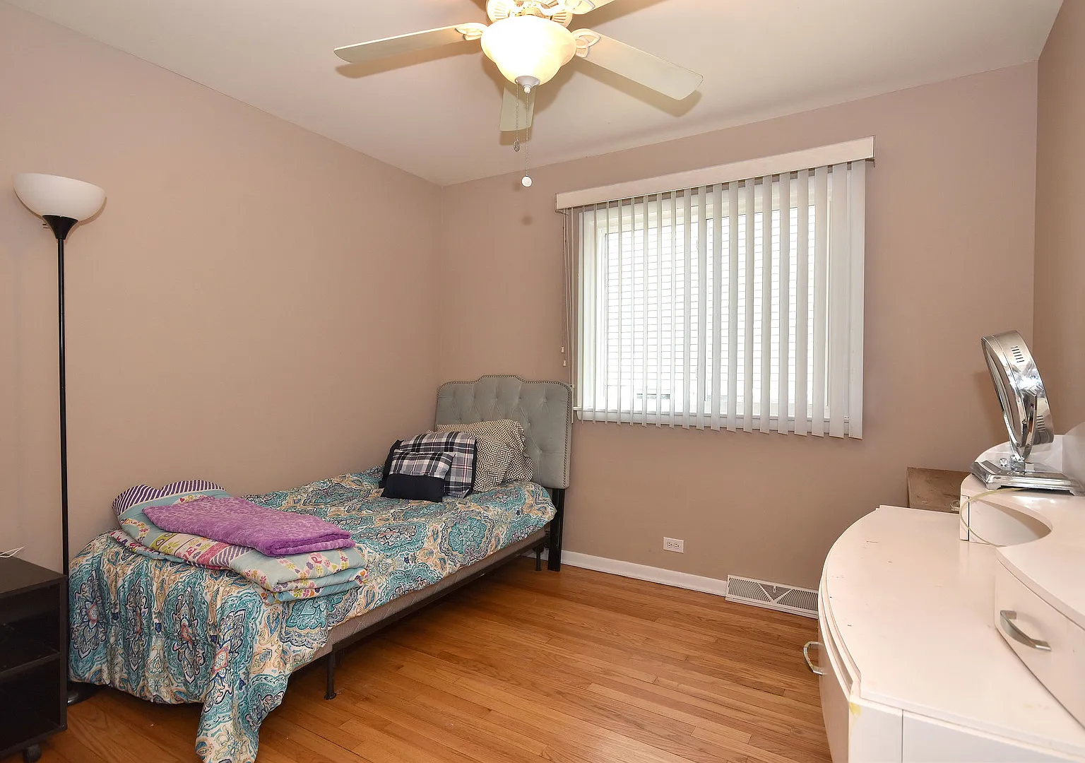 3 bed, 1.5 bath, 1216 sqft, $3,350 — Photo 3