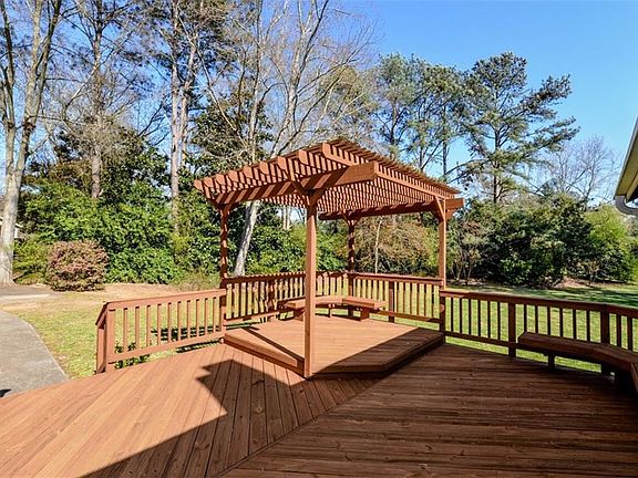 5th image of 210 Saddle Horn Cir