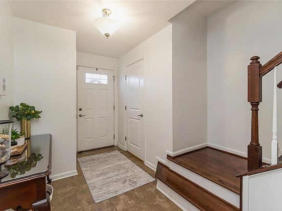 5th image of 7 White Rose Ln