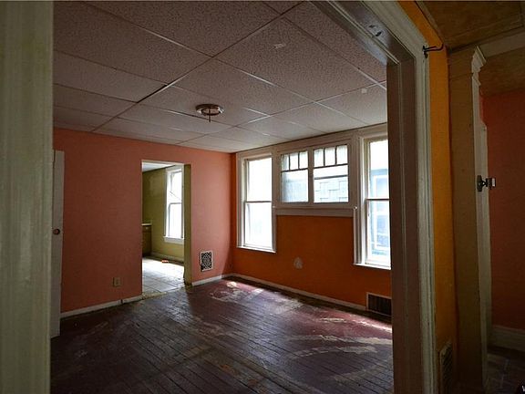 4th image of 105/107 19th St