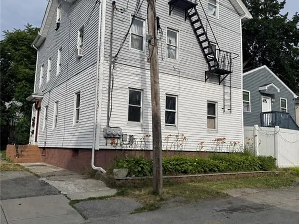 17 Huldah St, Providence, RI 02909