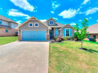 6132 Oxnard St, Edmond, OK 73034