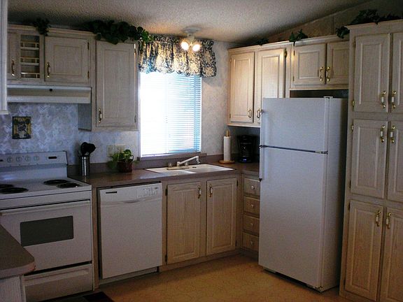 Upgraded cabinets