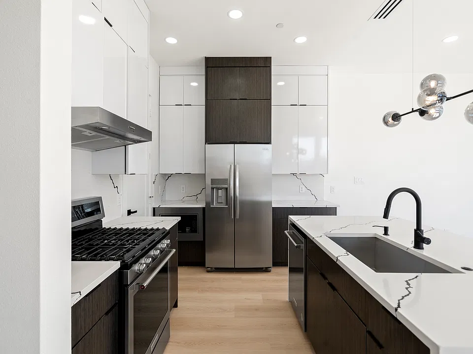 2019 California Dr #204