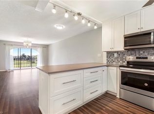 13 High Point Cir N APT 302, Naples, FL 34103