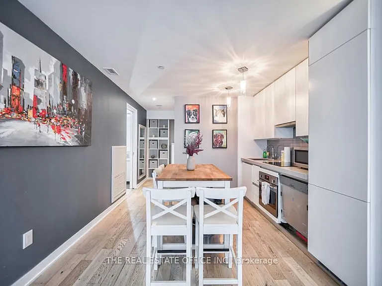 629 King St W #331 — Photo 5