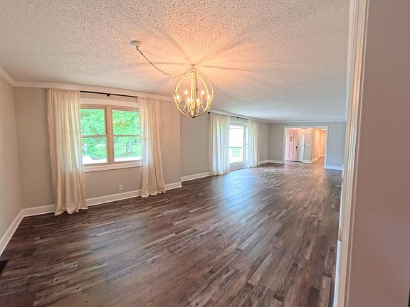 4th image of 108 Brock St