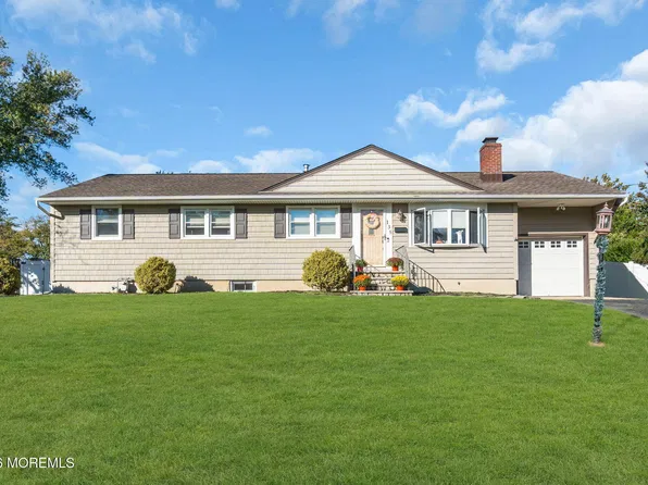 135 Irwin Place, Middletown, NJ 07748