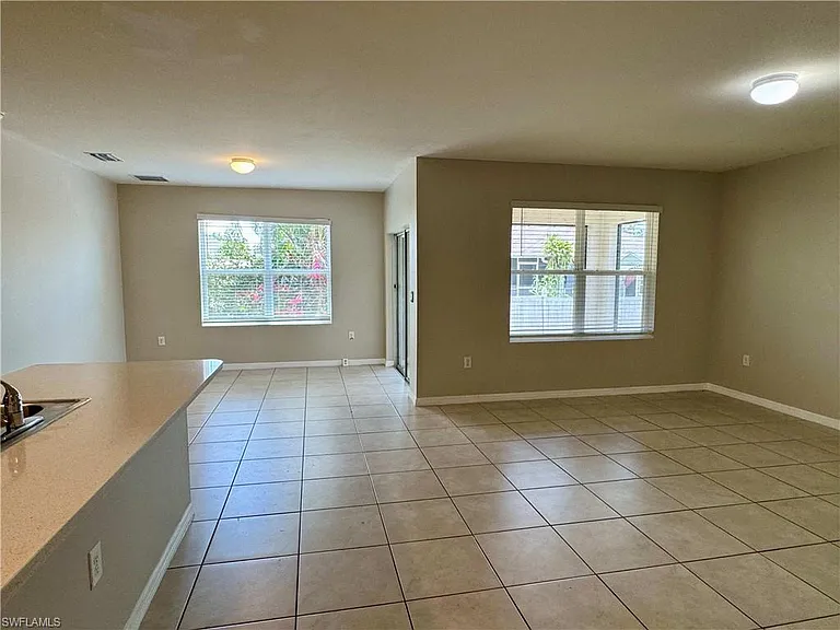 18661 Miami Blvd — Photo 10