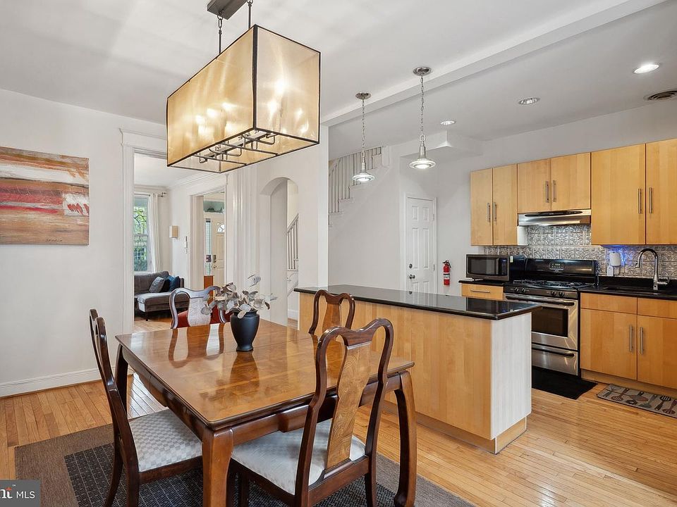 1st image of 1029 G St NE