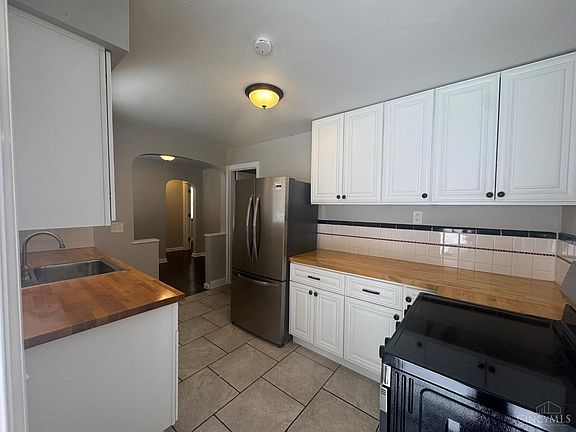 5th image of 7849 Seward Ave