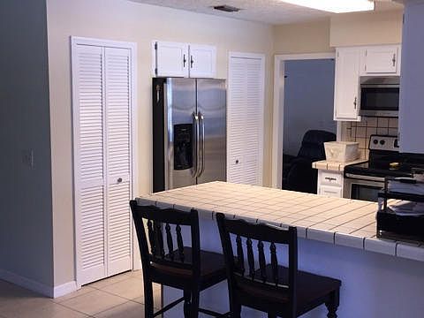 5th image of 900 Woodlands Dr
