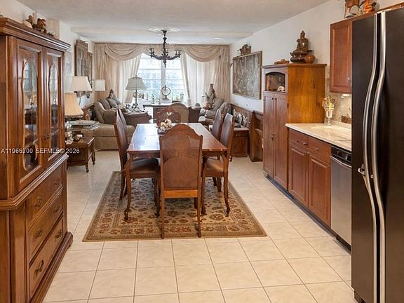5th image of 1700 NE 191st St APT 105