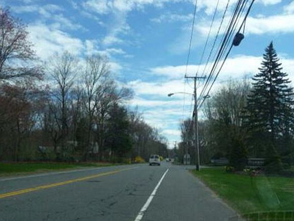 3rd image of 405 Twin Circle Dr